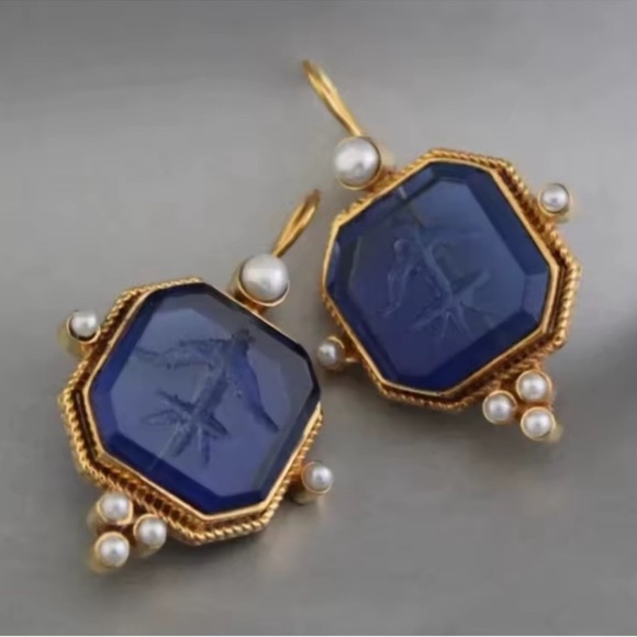 Vintage Blue Pearl Earrings - Picture 6 of 6